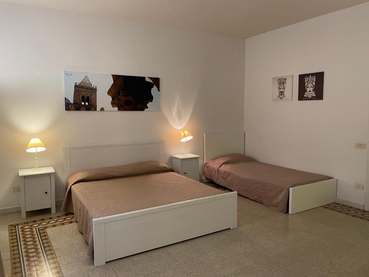 Il Balcone Al Molo Apartment Чефалу Екстериор снимка